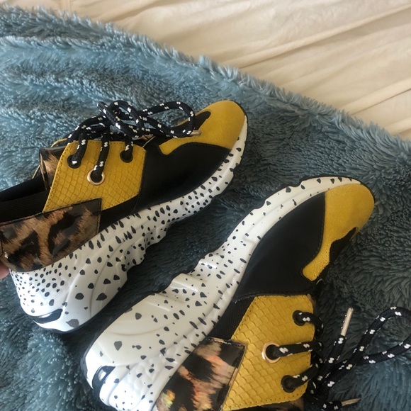 Steve Madden Cliff Animal sneaker size 5.5 - Picture 3 of 3